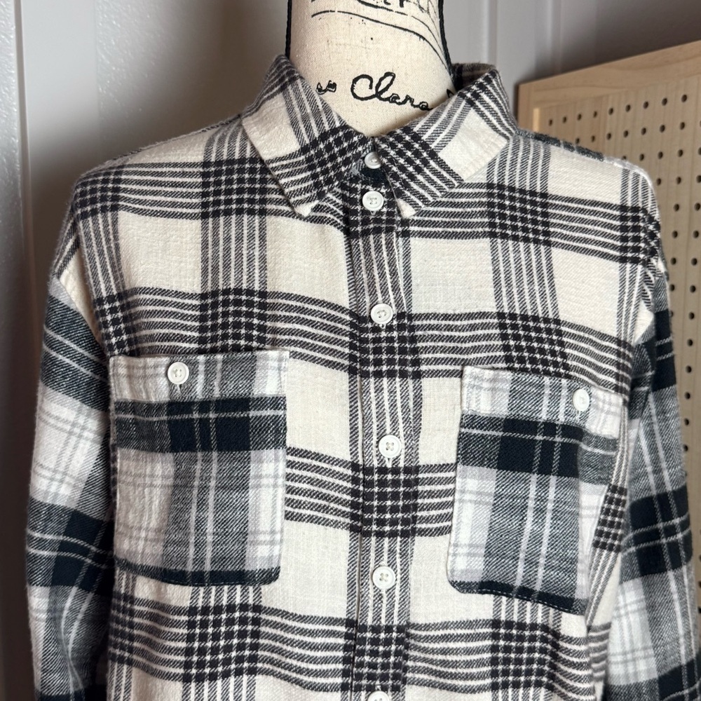 American Eagle Plaid Button-Down Shirt Women’s Small – Cropped Flannel - Picture 3 of 9